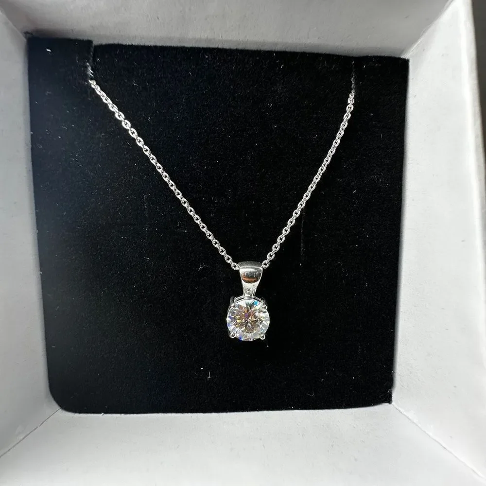NIB Verozi 2ct‎ (8mm) Moissanite stone solitaire necklace in sterling silver!